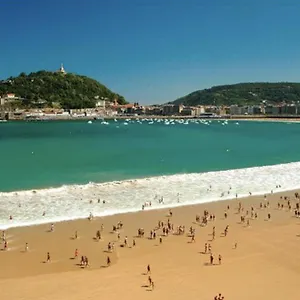 Paradise Luxurious Flat, Free Parking, 3 Double Rooms, Terrace, Jacuzzi, Fully Renovated San Sebastián